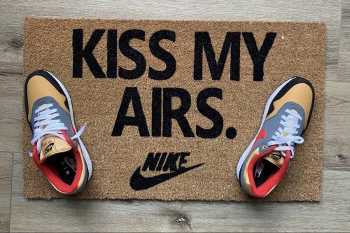 MVM Kiss My Airs Indoor/Outdoor Mat | Funny Doormats | Rubber Backing